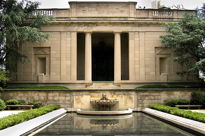 Roden Museum garden fountain in Philadelphia